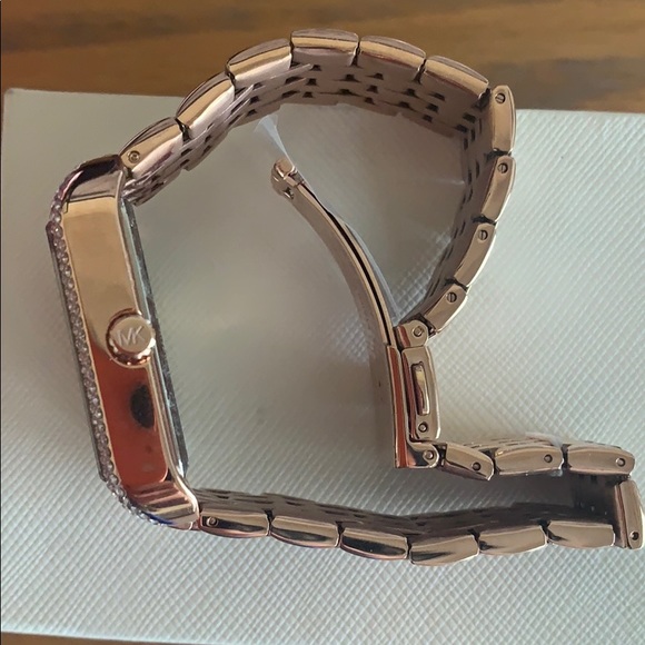 Michael Kors Watch “Brand New” in box with tags - Picture 3 of 8